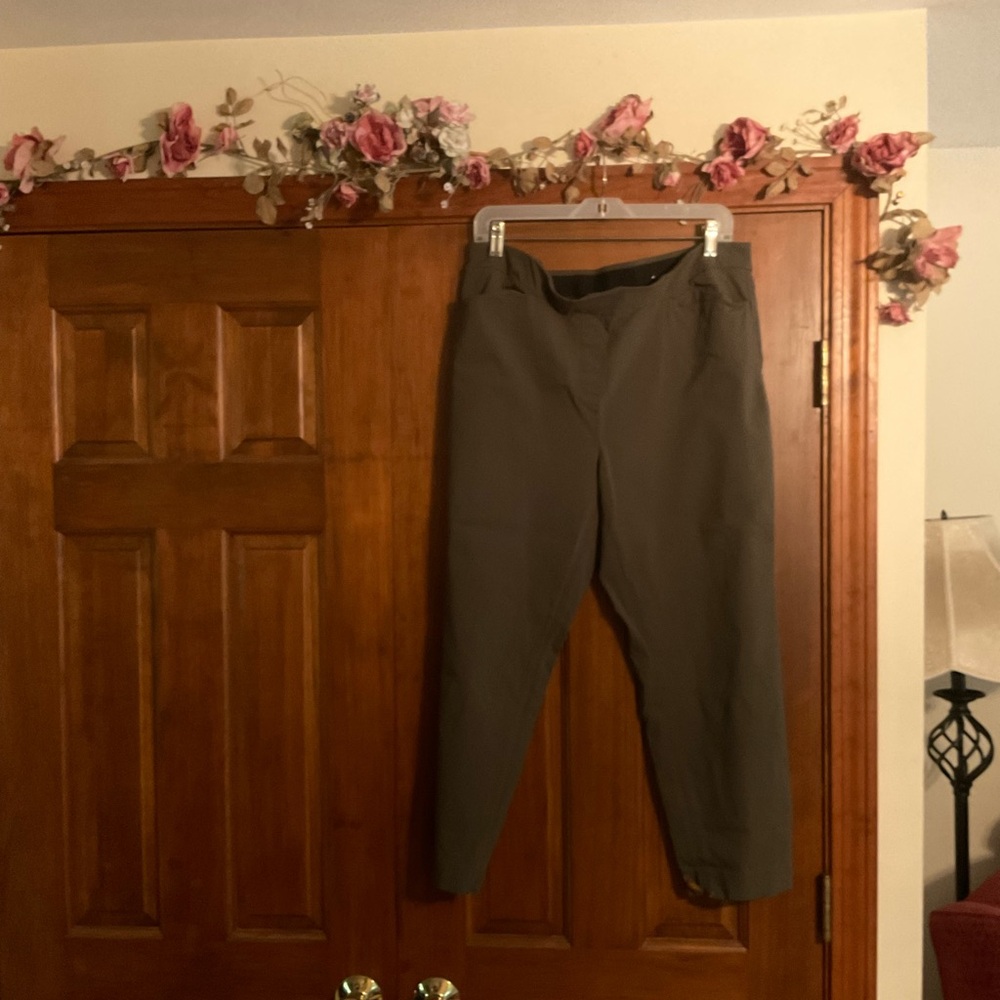 Liz Claiborne Women's Brown Capris